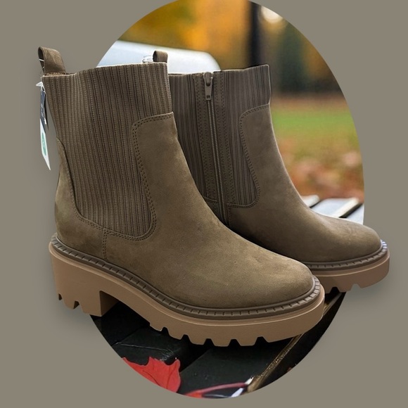 Universal Thread Super Chunky Ankle Boots. Brown. Size: 8.5 - Picture 2 of 13